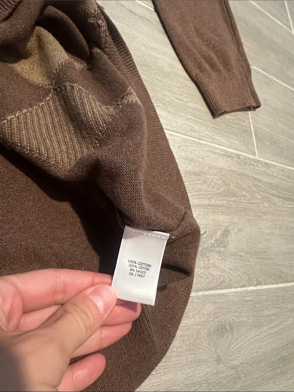 Banana Republic Men's Brown Argyle V-Neck Sweater
